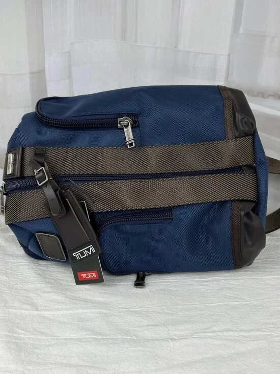 NEW Tumi Alpha Bravo Monterey Sling Shoulder Bag Navy Blue - Picture 3 of 12